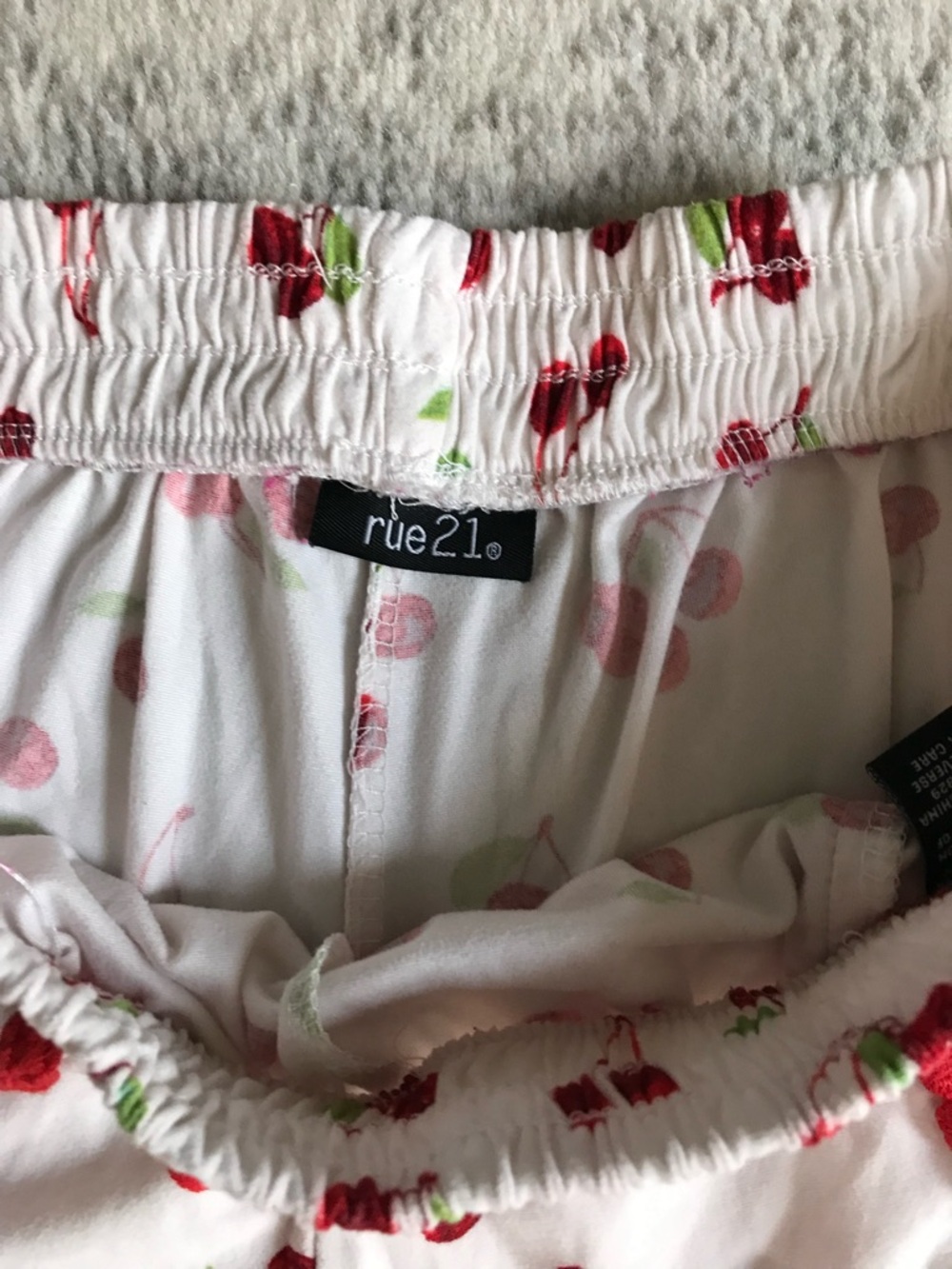 Rue21 White Cherry Print Women's mini dolphin Shorts with crochet Red Trim S - Picture 11 of 15
